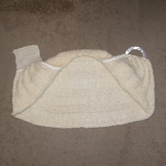 Beautiful Handmade Shawl w/Pearl color Buckle - Picture 5 of 16